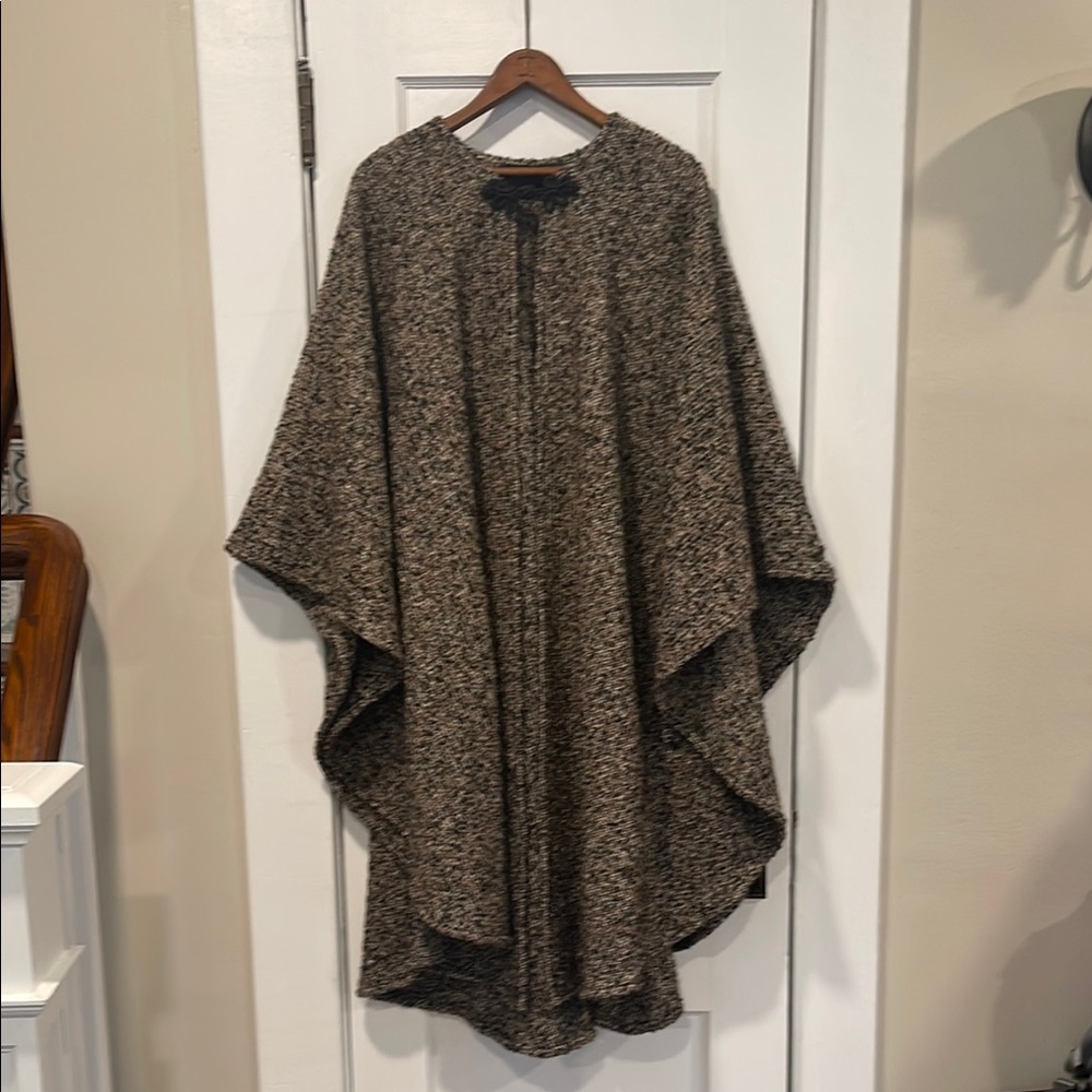SPECTACULAR Wool Cape